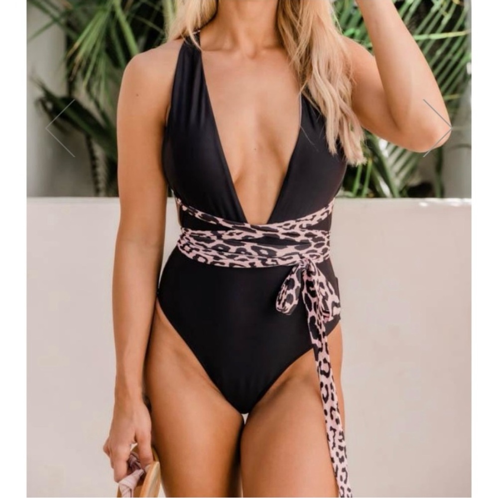 Pink Lily XS one piece swimsuit black pink leopard cheeky